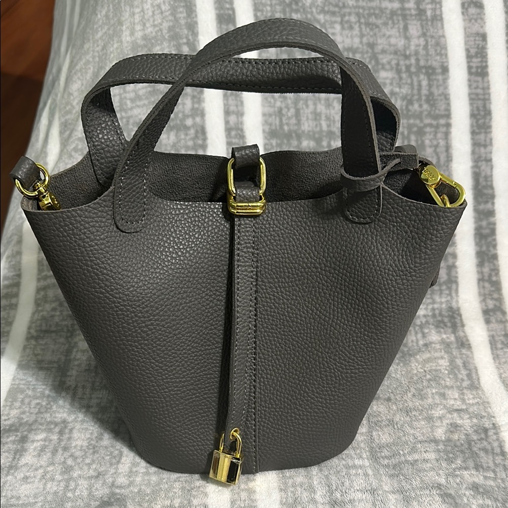 Elegant Black Leather Handbag
